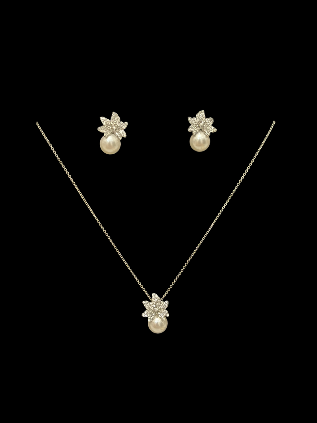 Silver Flower with Pearl Necklace Set